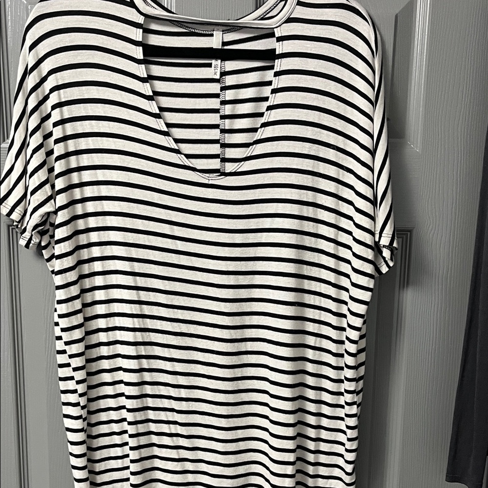 Striped V-Neck Women's Dolman Sleeve Top - Black & White